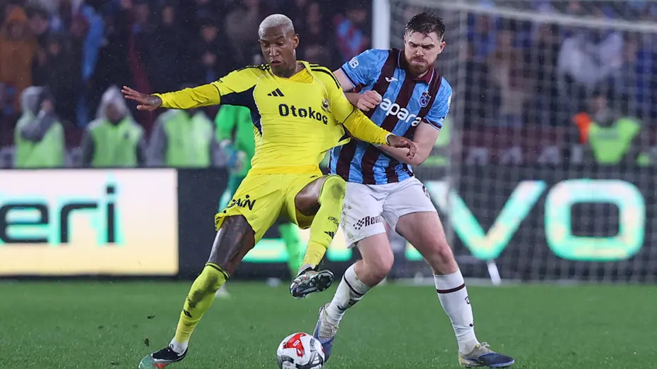 Trio'dan olay yorum! Kırmızı kart atlandı, goller öncesi el ve faul var mı? (Trabzonspor-Fenerbahçe) - 4 Trio'dan olay yorum! Kırmızı kart atlandı, goller öncesi el ve faul var mı? (Trabzonspor-Fenerbahçe) - 4