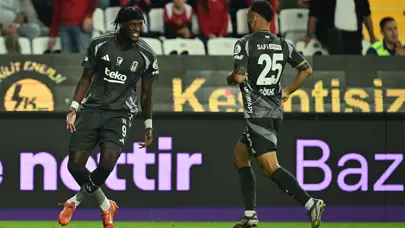 Abraham: "Sezonun gollerinden birini attım" Abraham: "Sezonun gollerinden birini attım"