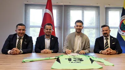 Fenerbahçe'den yeni sezonun ilk imzası: Resmen açıklandı, 3 yıllık anlaşma