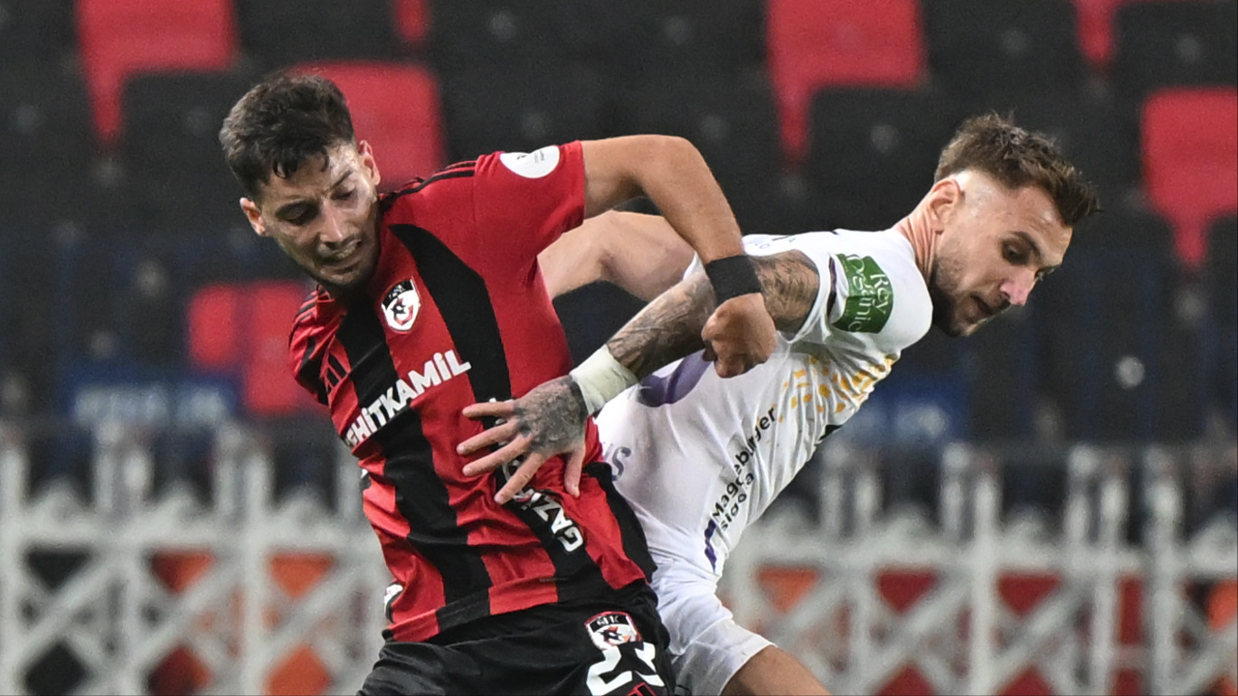 Beşiktaş maçında sakatlanan Tayyip Talha ameliyat edildi