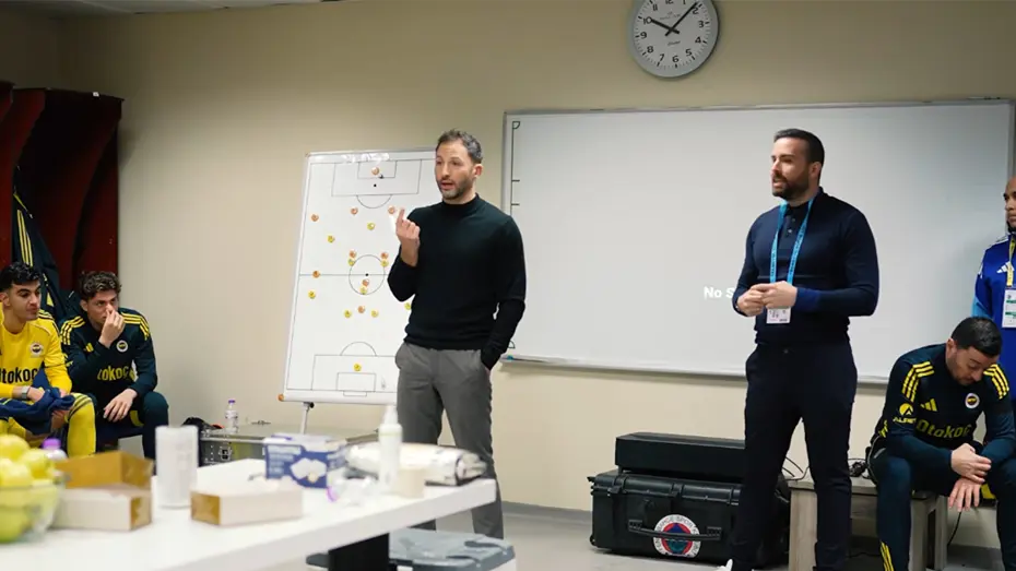 Tedesco'nun Trabzonspor maçı sonrası soyunma odası konuşması paylaşıldı! İkonik kare böyle ortaya çıkmış - 3