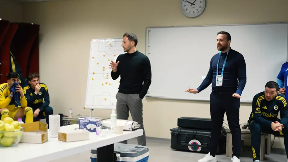 Tedesco'nun Trabzonspor maçı sonrası soyunma odası konuşması paylaşıldı! İkonik kare böyle ortaya çıkmış - 2