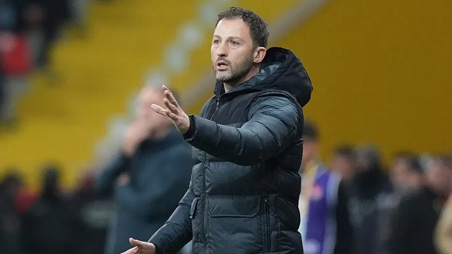 Tedesco'dan Fenerbahçe'de taşları yerinden oynatacak hamle! Derbi öncesi kararını verdi - 3 Tedesco'dan Fenerbahçe'de taşları yerinden oynatacak hamle! Derbi öncesi kararını verdi - 3