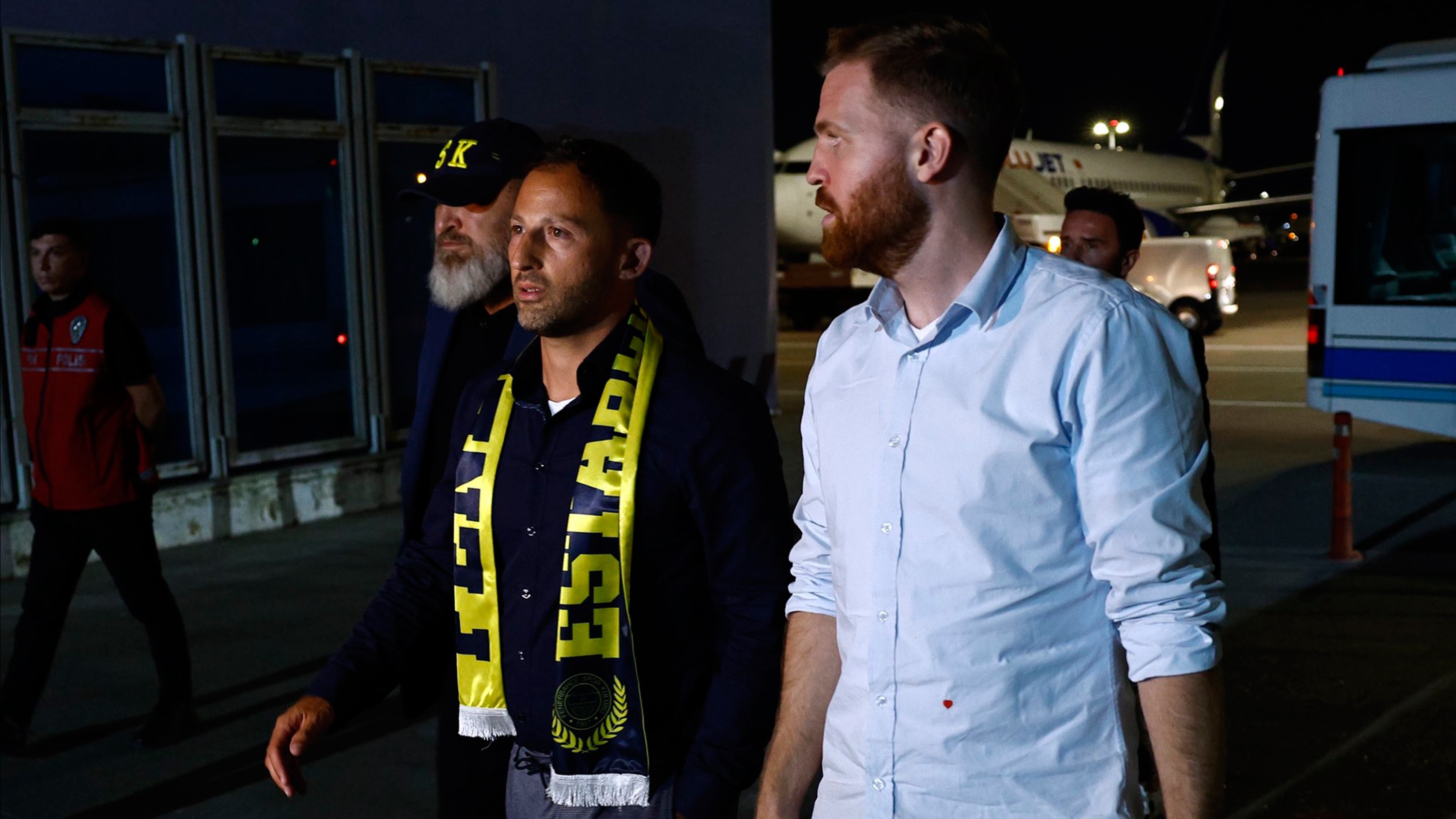 Tedesco'dan 'Ben Buraya Tatil Yapmaya Gelmedim!' Mesajı: Oteli Reddetti, Samandıra'da Kamp Kurdu!