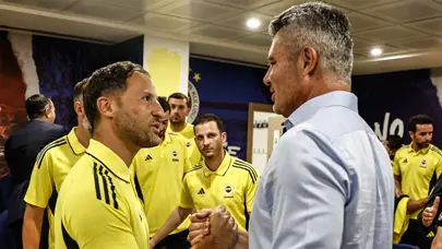 Fenerbahçe'de kritik zirve başladı: Tedesco ve Devin Özek kulüp binasında Fenerbahçe'de kritik zirve başladı: Tedesco ve Devin Özek kulüp binasında