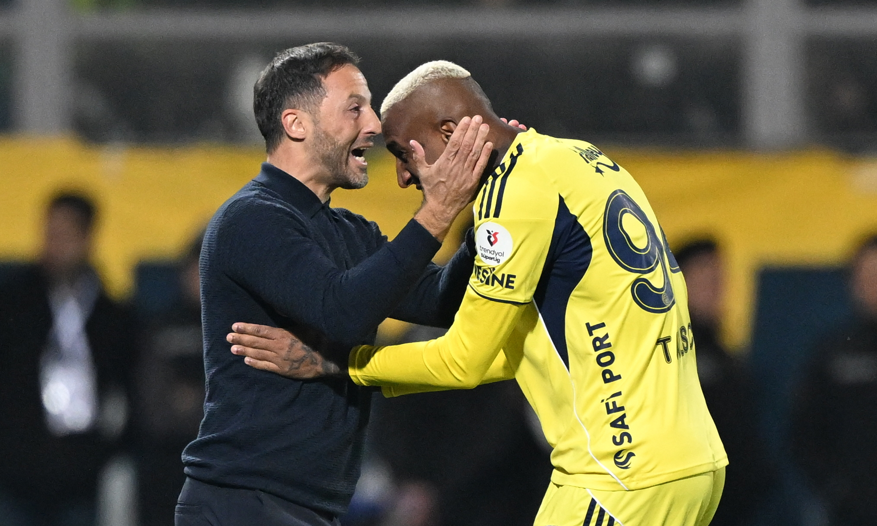 Tedesco'dan Fener'e Enerji Dopingi: 'İçlerinde Güneş Paneli Var Herhalde!'