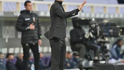 Dünyanın en iyi milli takım teknik direktörü: Fenerbahçe'nin eski futbolcusu da aday gösterildi Dünyanın en iyi milli takım teknik direktörü: Fenerbahçe'nin eski futbolcusu da aday gösterildi