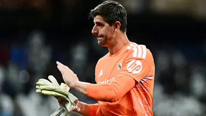 Thibaut Courtois anında kararını verdi, imzayı atıyor! Anlaşma neredeyse tamam Thibaut Courtois anında kararını verdi, imzayı atıyor! Anlaşma neredeyse tamam