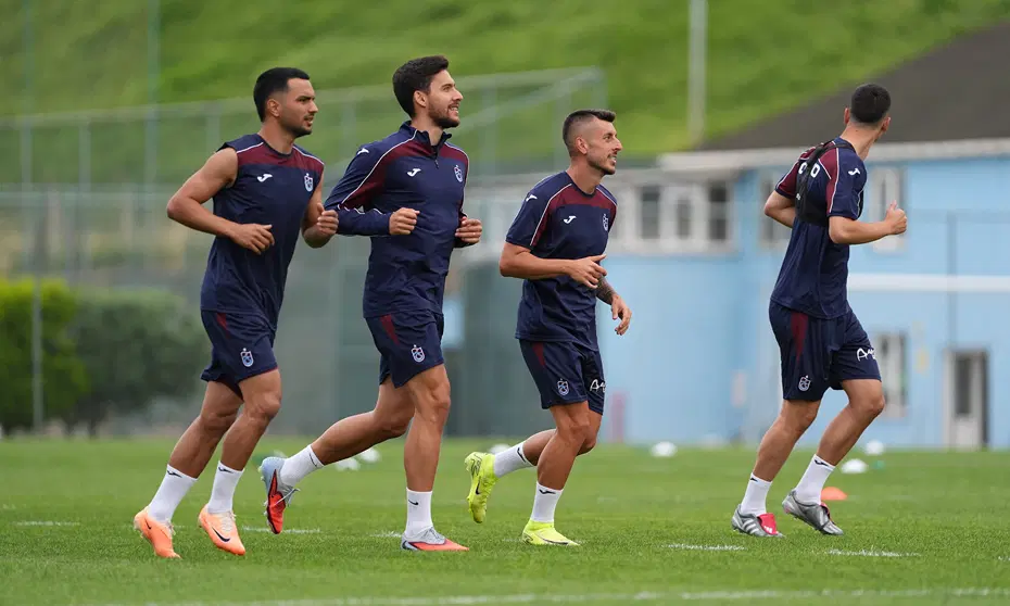 Trabzonspor'un yeni transferi, İsmail Köybaşı'nın jübile maçında sakatlandı - 2 Trabzonspor'un yeni transferi, İsmail Köybaşı'nın jübile maçında sakatlandı - 2