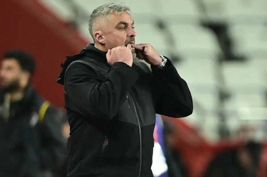 Süper Lig'de gece yarısı olay ayrılık: Resmi duyuru saat 03.27'de geldi - 3 Süper Lig'de gece yarısı olay ayrılık: Resmi duyuru saat 03.27'de geldi - 3