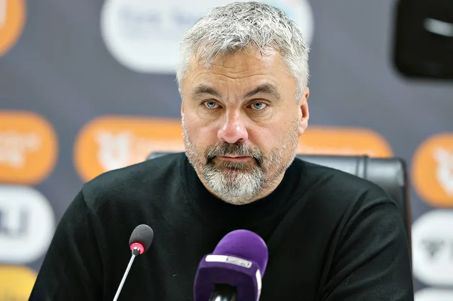 Süper Lig'de gece yarısı olay ayrılık: Resmi duyuru saat 03.27'de geldi - 2 Süper Lig'de gece yarısı olay ayrılık: Resmi duyuru saat 03.27'de geldi - 2