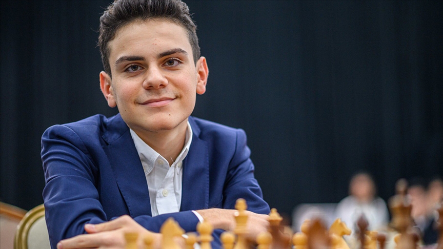 Ediz Gürel satrançta tarih yazıyor: Dünya Şampiyonu'nu yenen ilk Türk oldu