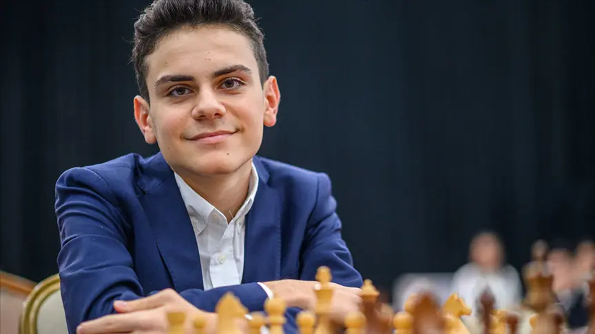 Ediz Gürel satrançta tarih yazıyor: Dünya Şampiyonu'nu yenen ilk Türk oldu