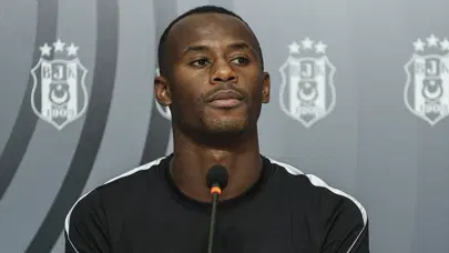 Tiago Djalo, Beşiktaş-Eyüpspor maçındaki saç çekme pozisyonuyla ilgili ilk kez konuştu Tiago Djalo, Beşiktaş-Eyüpspor maçındaki saç çekme pozisyonuyla ilgili ilk kez konuştu