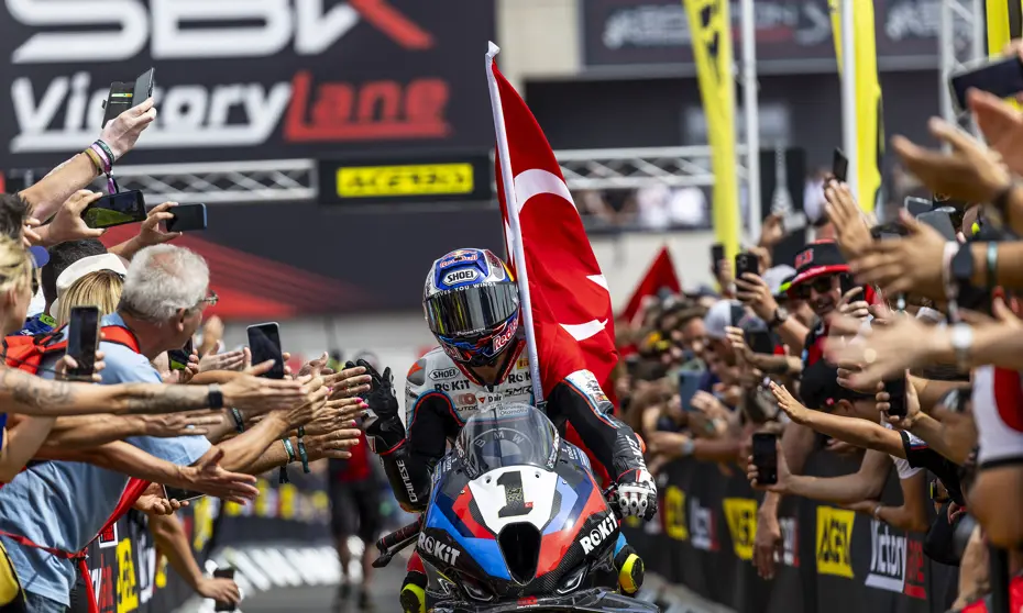 Rakibinden Toprak Razgatlıoğlu'na skandal hareket: "İnanılır gibi değil! Bu çirkeflik" - 4 Rakibinden Toprak Razgatlıoğlu'na skandal hareket: "İnanılır gibi değil! Bu çirkeflik" - 4