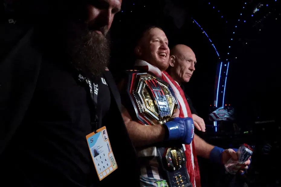 Beyaz Saray'daki tarihi UFC maçında büyük şok! Kimse sonuca inanamadı, tanınmaz halde - 3