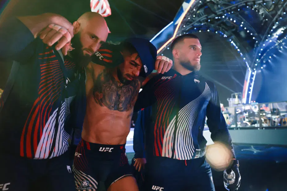 Beyaz Saray'daki tarihi UFC maçında büyük şok! Kimse sonuca inanamadı, tanınmaz halde - 5