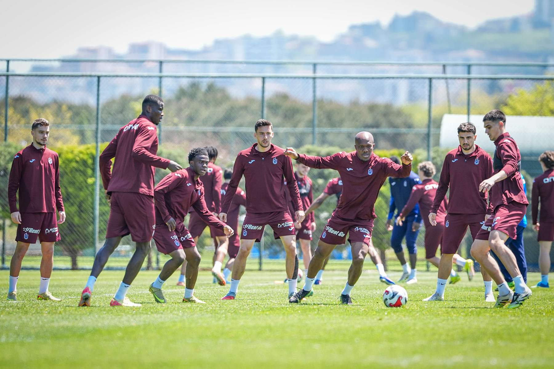 Trabzonspor'da Kayıp Aranıyor: Beşiktaş Derbisine Adeta Eksik Takımla Çıkacaklar!