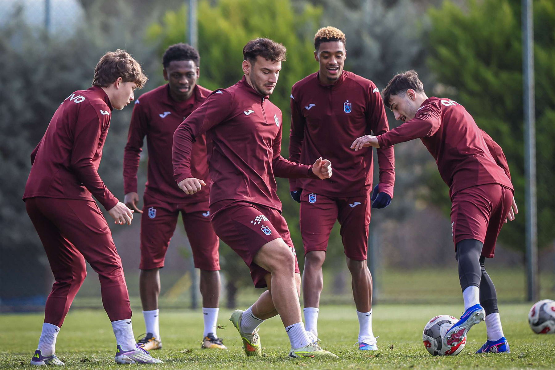Trabzonspor'da Süper Kupa Kadrosu Değil, 'Kaybolanlar Kulübü' Listesi Açıklandı! Nwakaeme Sandıktan Çıktı!