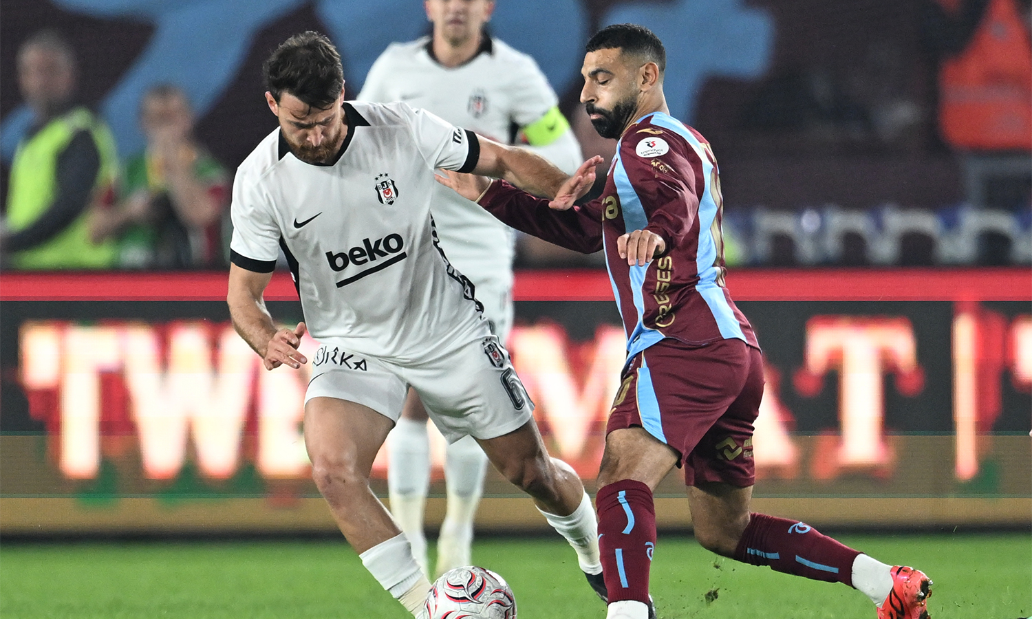 Trabzonspor, Beşiktaş'ı 2 golle geçti: Salah yine attı