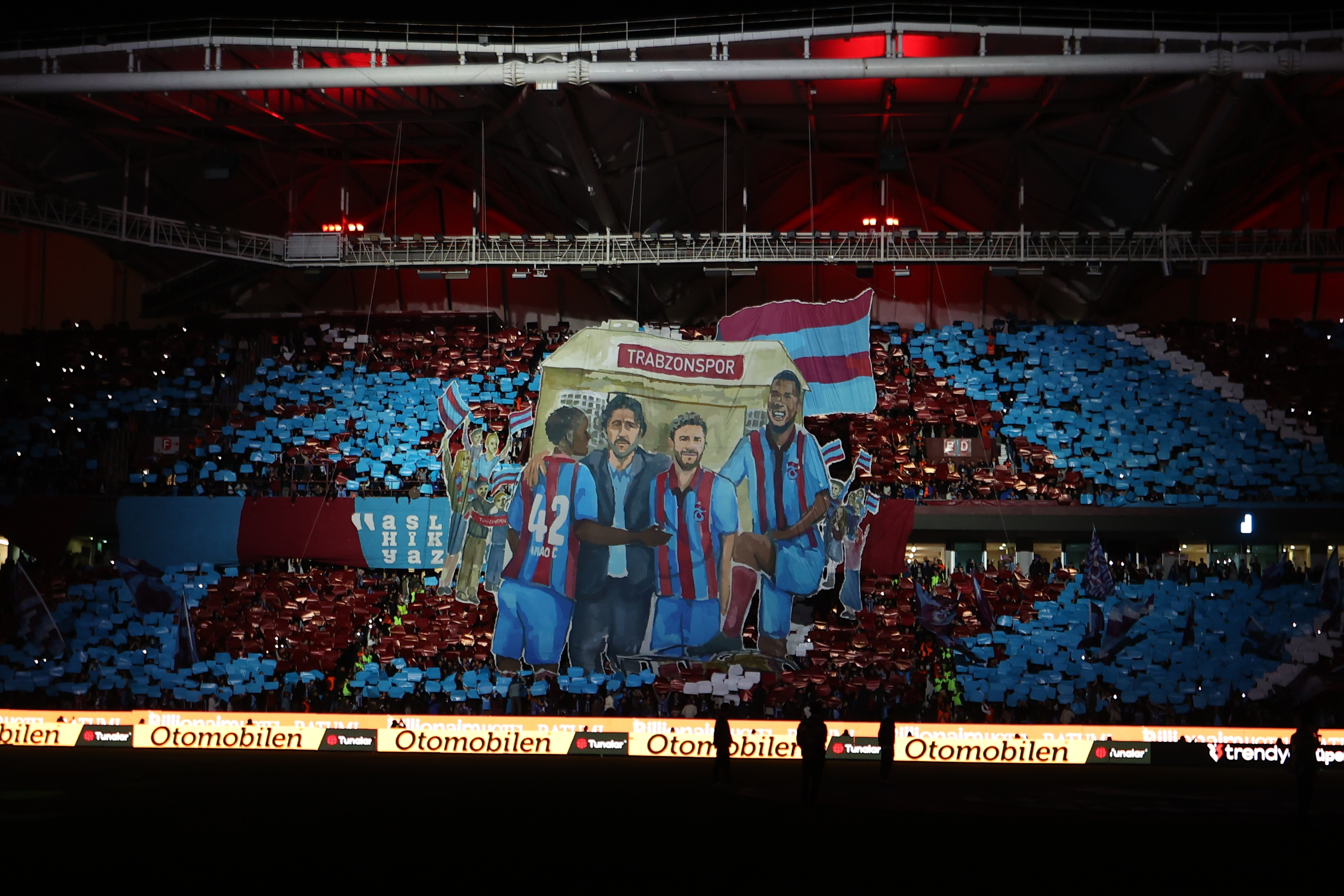 Trabzonspor'dan koreografi: "Paraya karşı emeğin savaşı"