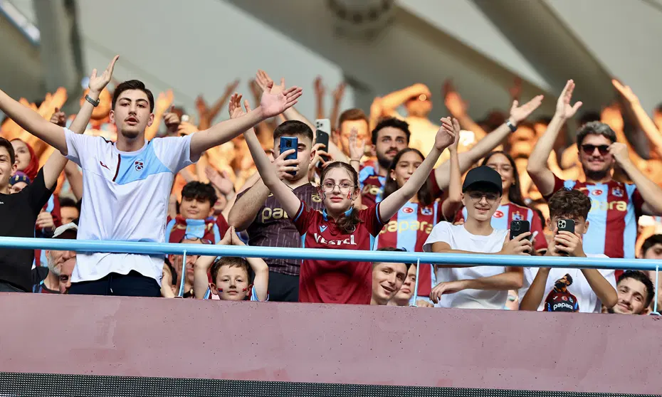 Mohamed Salah çılgınlığı: Binlerce taraftar imza töreni için stadyumda - 9