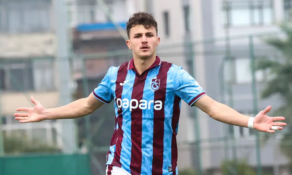 U19 derbisinde Trabzonspor, Fenerbahçe'yi duraklamada yıktı! 90'dan sonra 3 gol geldi - 3 U19 derbisinde Trabzonspor, Fenerbahçe'yi duraklamada yıktı! 90'dan sonra 3 gol geldi - 3