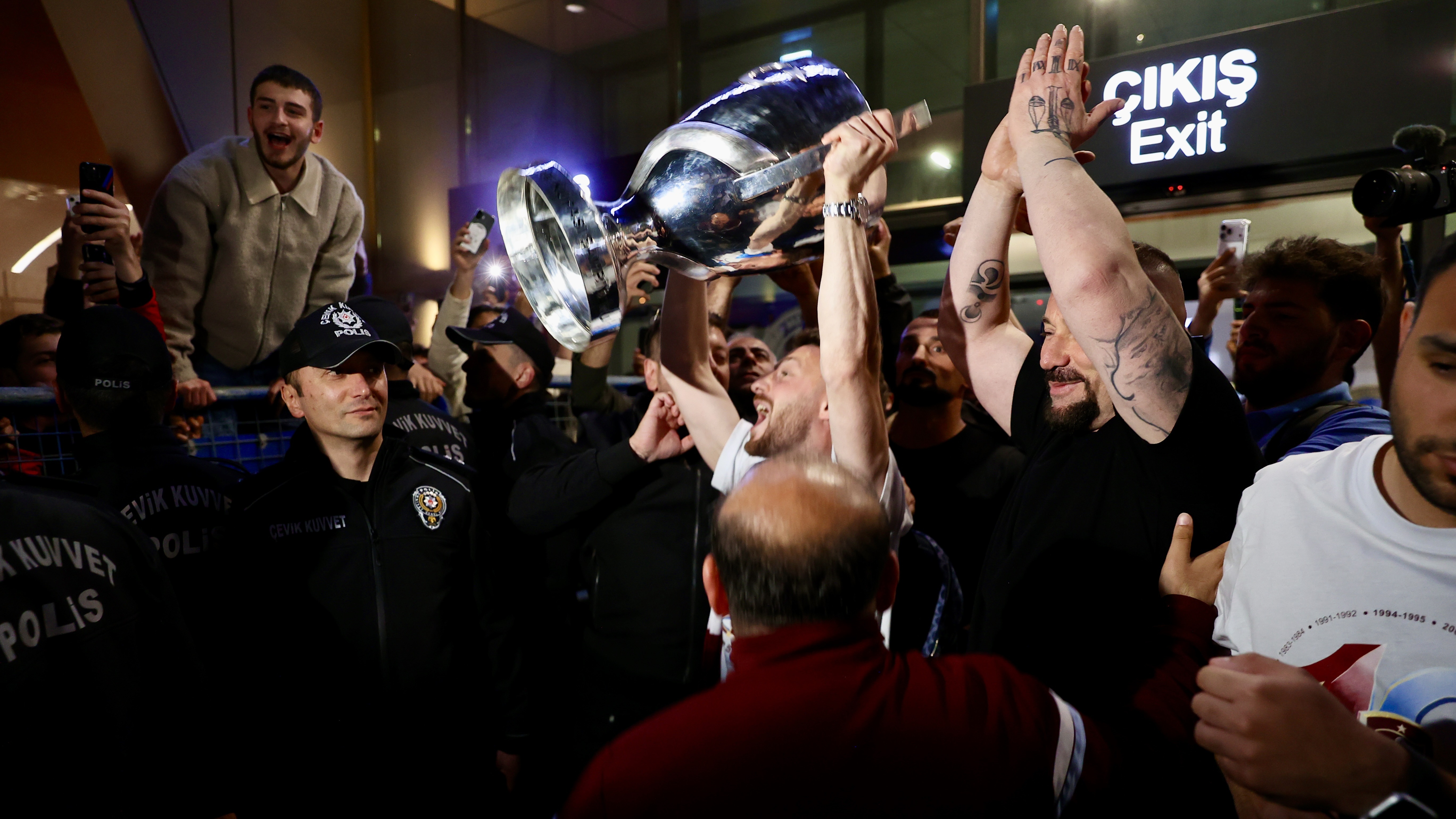 Türkiye Kupası'nı kazanan Trabzonspor'a coşkulu karşılama