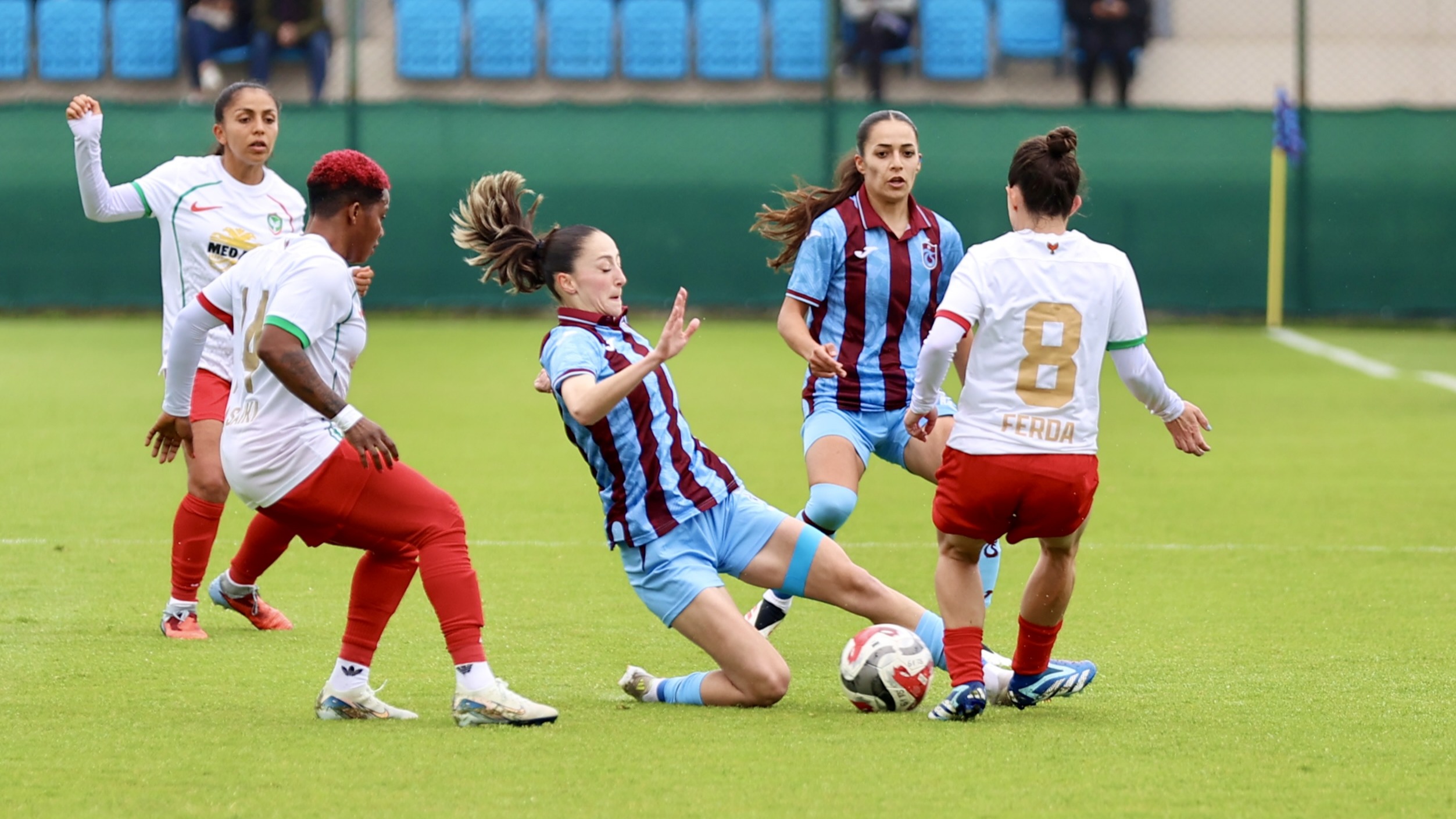 Trabzonspor-Amed Sportif maçında galibiyet 2 golle geldi! İlk yarıda fişi çektiler