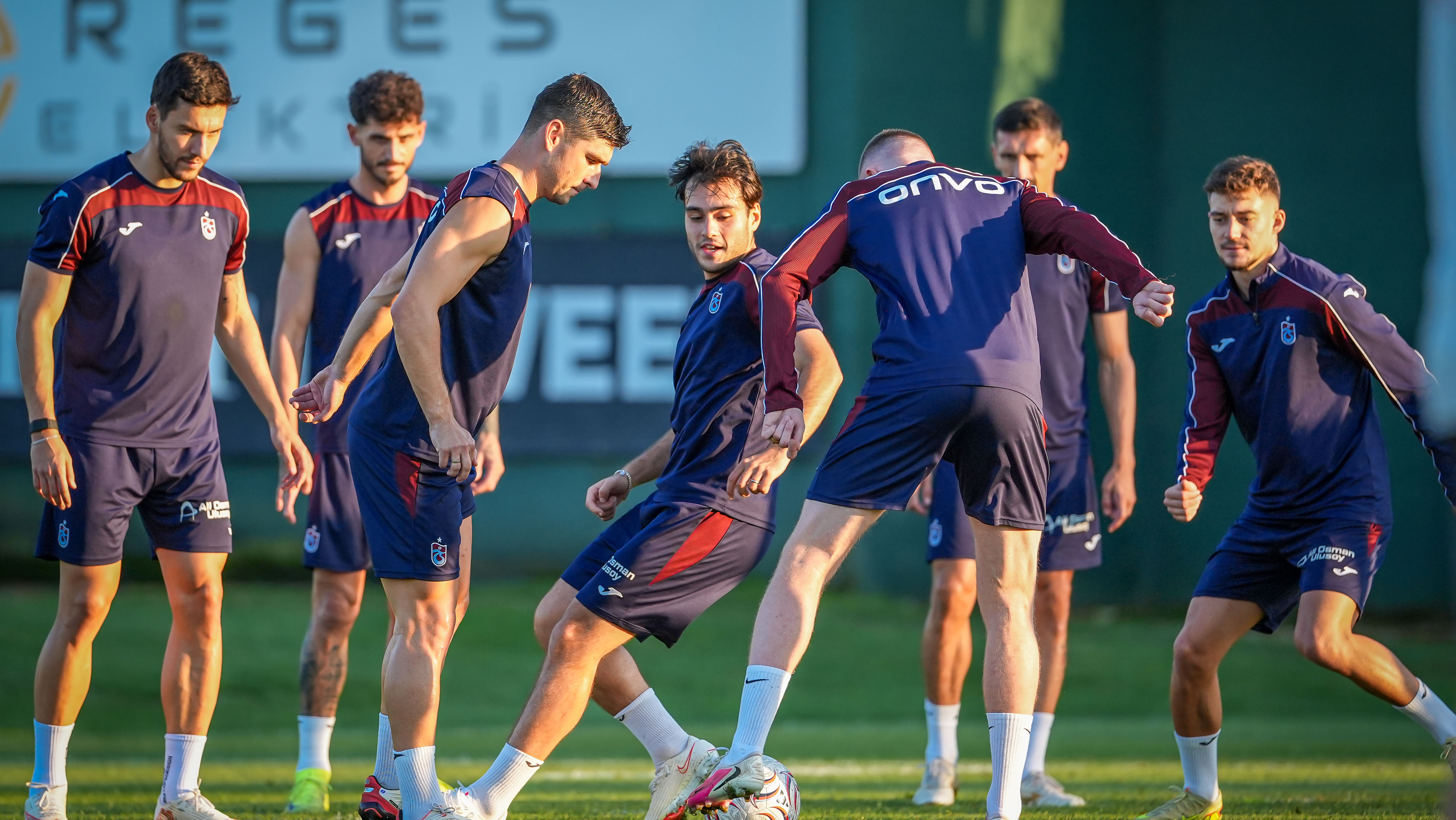 Trabzonspor'da Başakşehir Mesaisi: Topla Sohbet, Dinlenmeyle Terapi!
