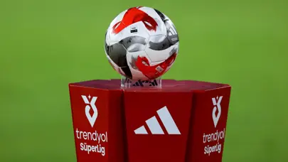 Zirvede puan farkı eridi: Galatasaray kaybetti, Fenerbahçe kazandı Zirvede puan farkı eridi: Galatasaray kaybetti, Fenerbahçe kazandı