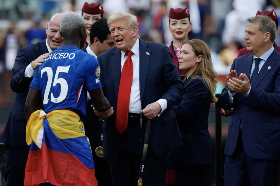 Chelsea ve PSG'li futbolcuların Donald Trump'a kürsüde yaptığı hareket olay oldu - 3
