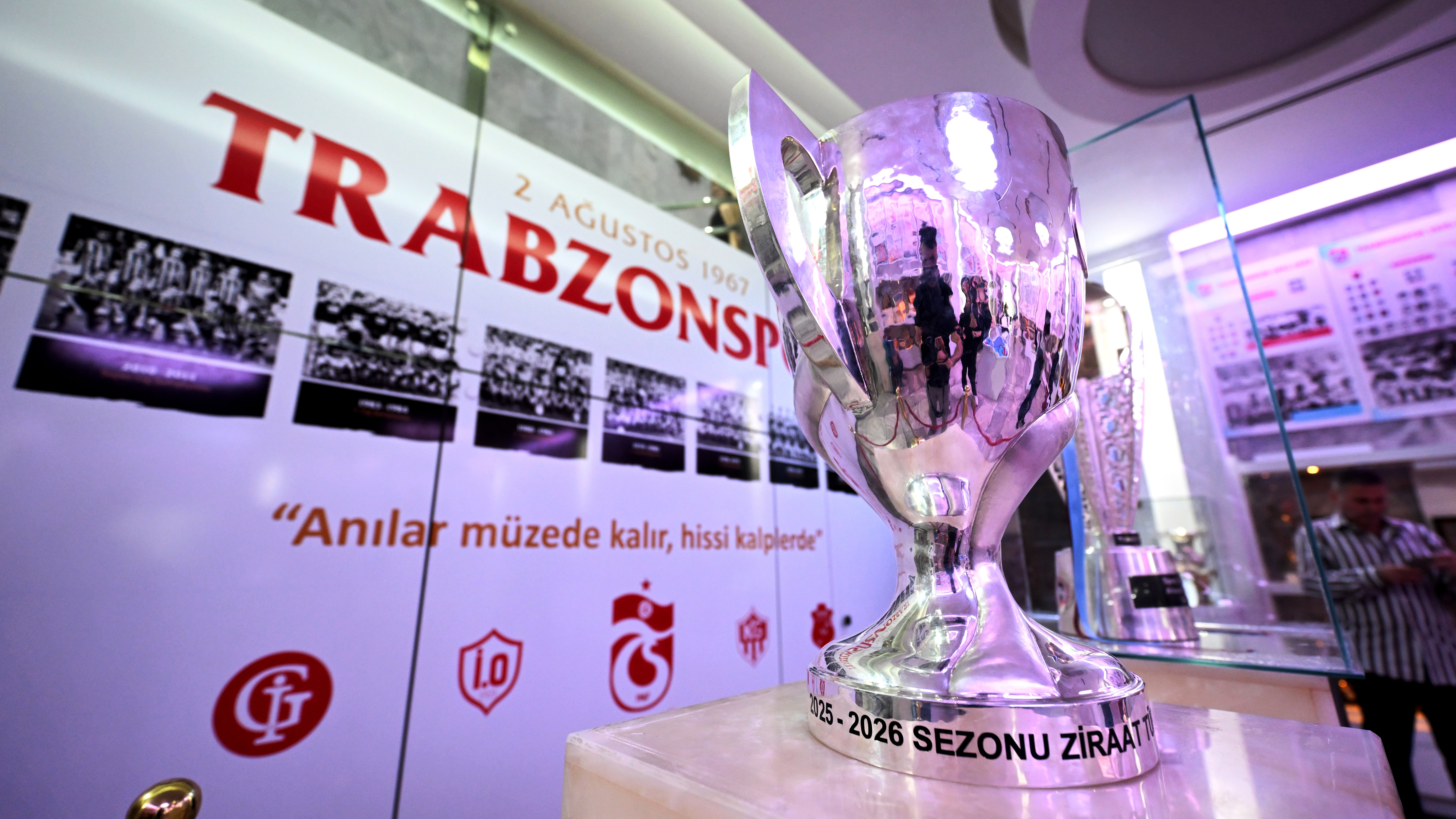 Trabzonspor Kupayı Sergiliyor: Raftaki Tozunu Almayı Unutmayın!