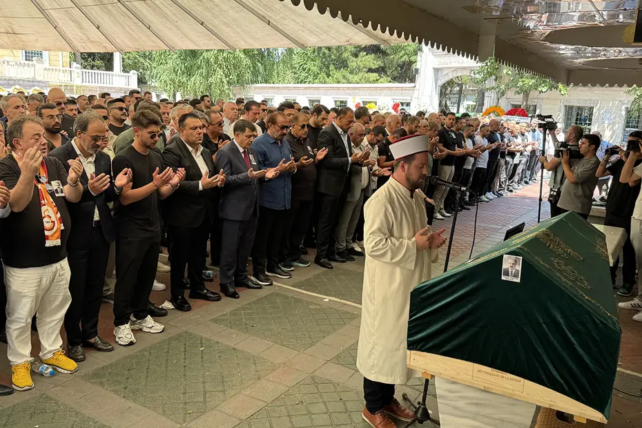 Dursun Özbek ve Serdal Adalı, cenaze töreninde bir araya geldi  - 3
