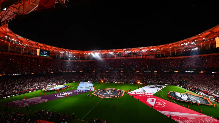 Avrupa Ligi finalinde tribünler tıklım tıklım: İstanbul'daki atmosfer herkesi büyüledi - 4