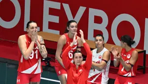 Voleybol maçında korku dolu anlar: Herkes endişeyle o bölgeye odaklandı Voleybol maçında korku dolu anlar: Herkes endişeyle o bölgeye odaklandı