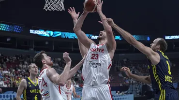 12 Dev Adam çeyrek finalde: EuroBasket 2025'te namağlup yola devam