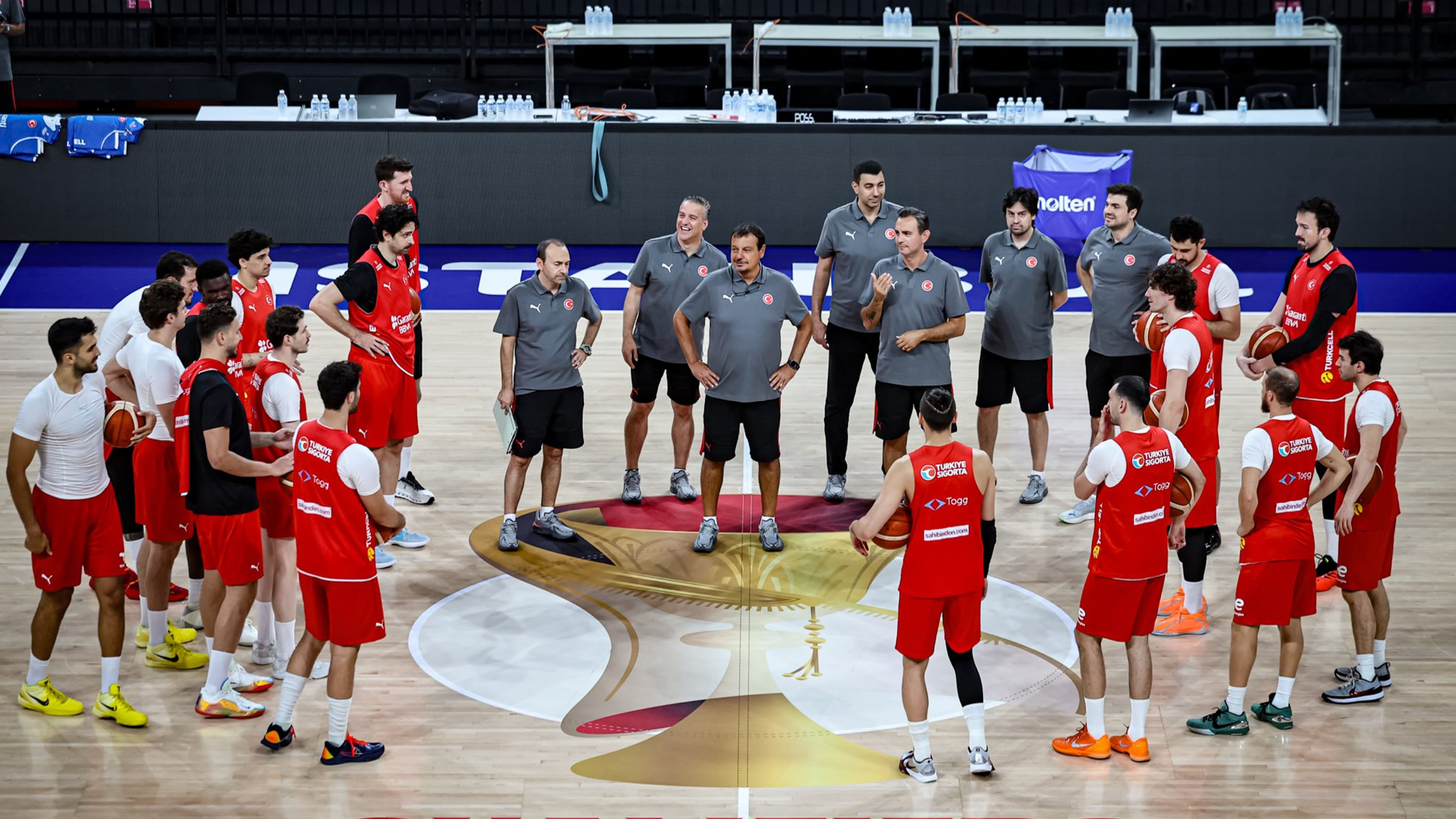 A Milli Basketbol Takımı, İsviçre maçının hazırlıklarını sürdürdü