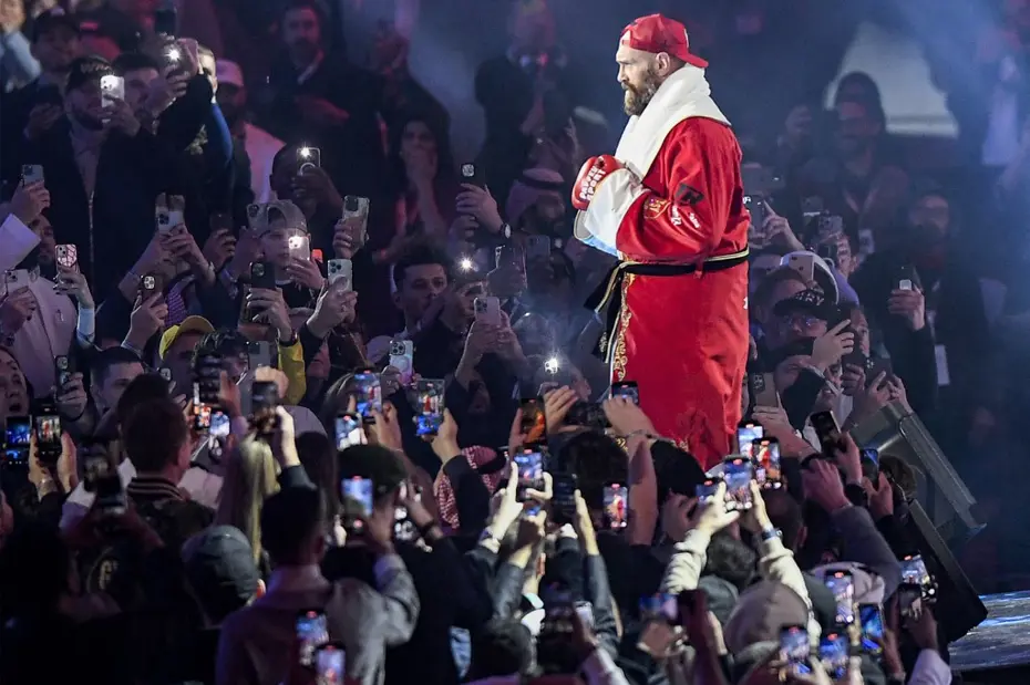 Milyonları TV başına kilitleyen efsane boksör ringe geri dönüyor: Rakibi olarak konuşulan isim bomba  - 3