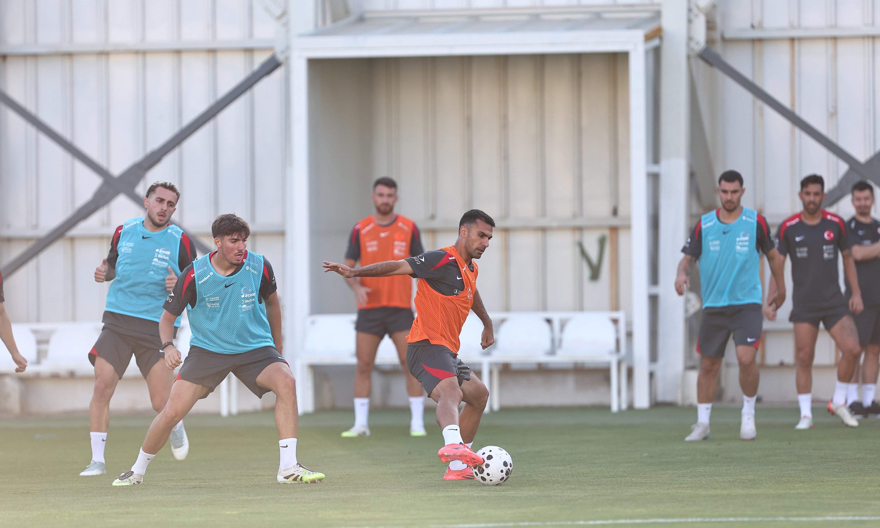 Milliler, İspanya'ya Karşı 'Mucize' Peşinde: Konya'da Top Yerine Acaba Ne Yuvarlanıyor?
