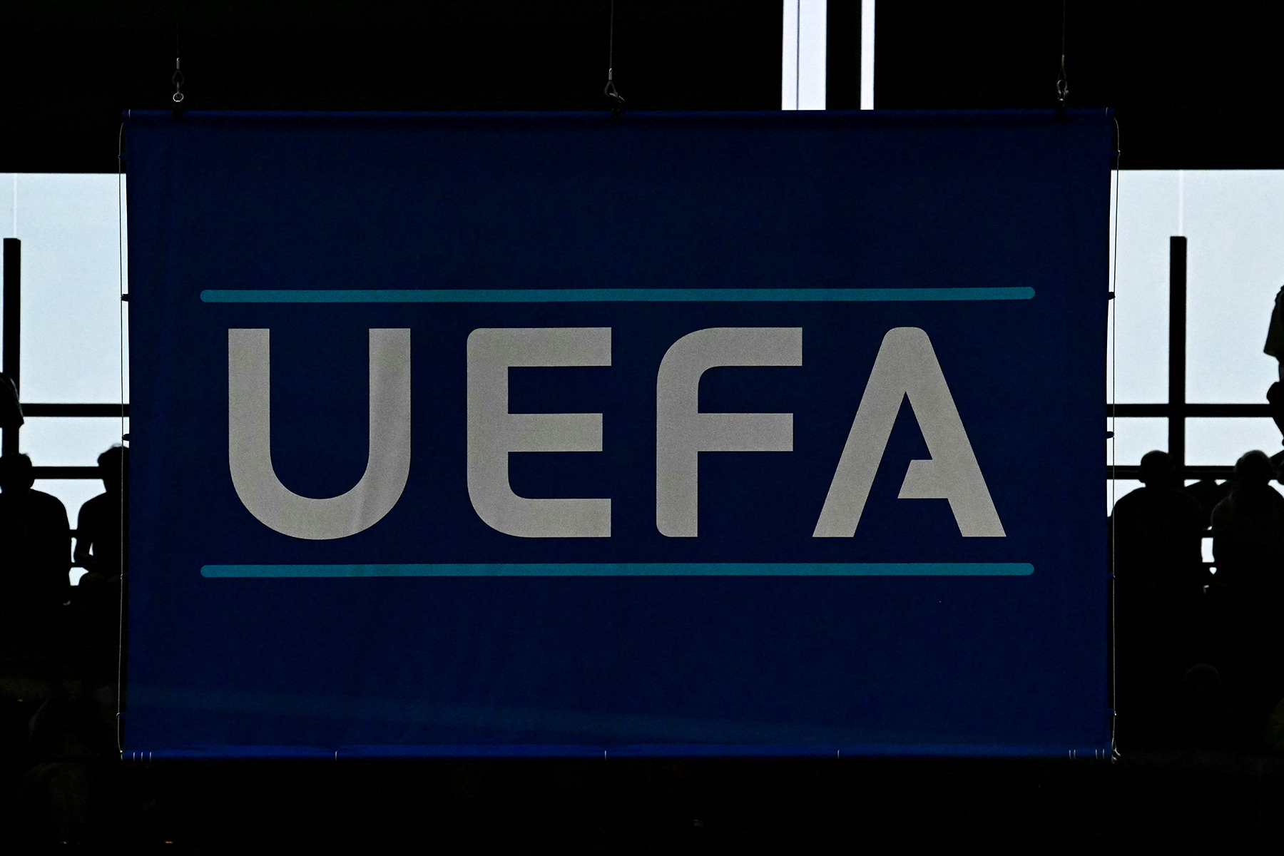Avrupa kupalarında bu hafta oynanacak maçlar öncesinde ülkelerin bu sezon UEFA'dan elde ettikleri gelirlerle ilgili bir rapor paylaşıldı. Football Meets Data'nın hazırladığı tabloya göre Avrupa kupalarında en fazla takımla yer alan İngiltere, en fazla gelir elde eden ülke olurken İspanya ikinci, Almanya üçüncü İtalya dördüncü ve Fransa beşinci sırada yer aldı.