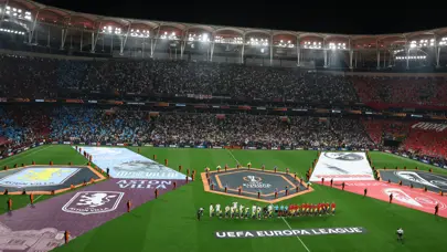Avrupa Ligi finalinde tribünler tıklım tıklım: İstanbul'daki atmosfer herkesi büyüledi Avrupa Ligi finalinde tribünler tıklım tıklım: İstanbul'daki atmosfer herkesi büyüledi