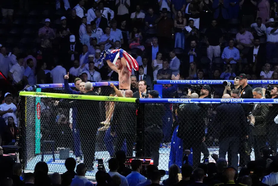 Beyaz Saray'daki tarihi UFC maçında büyük şok! Kimse sonuca inanamadı, tanınmaz halde - 3