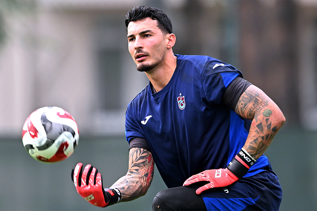 Uğurcan Gitti, Kale Direkleri Bomboş! Trabzonspor'un 'Deniz'de Kaybolan' Kaleci Avı!