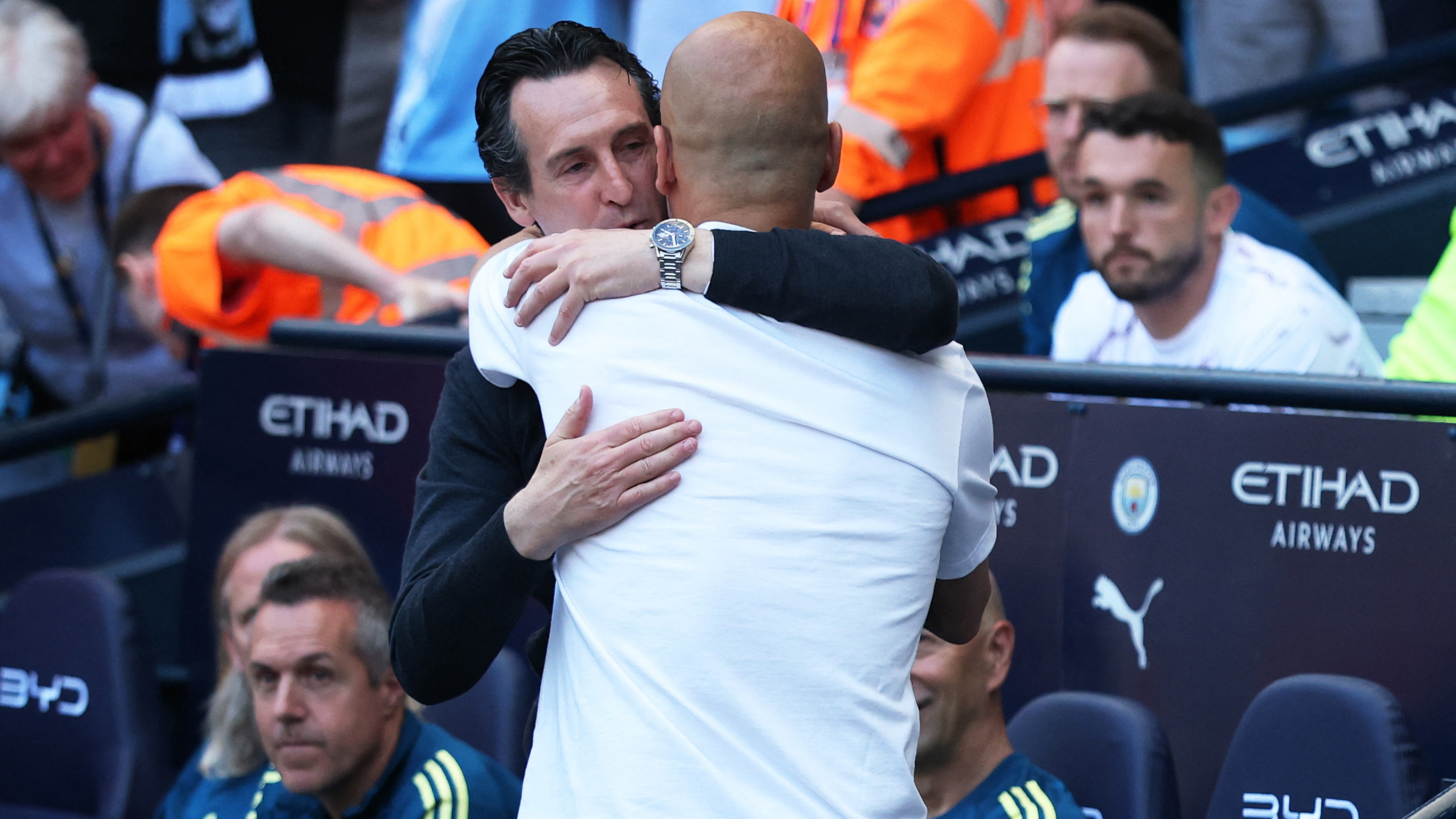 Manchester City'den Pep Guardiola'ya veda: Unai Emery'nin hediyesi dikkat çekti