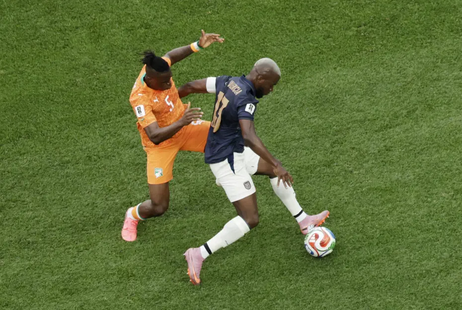 Singo'dan Valencia'nın beynine kan sıçratan hareket! Dünya Kupası'nda tansiyon pik yaptı - 3
