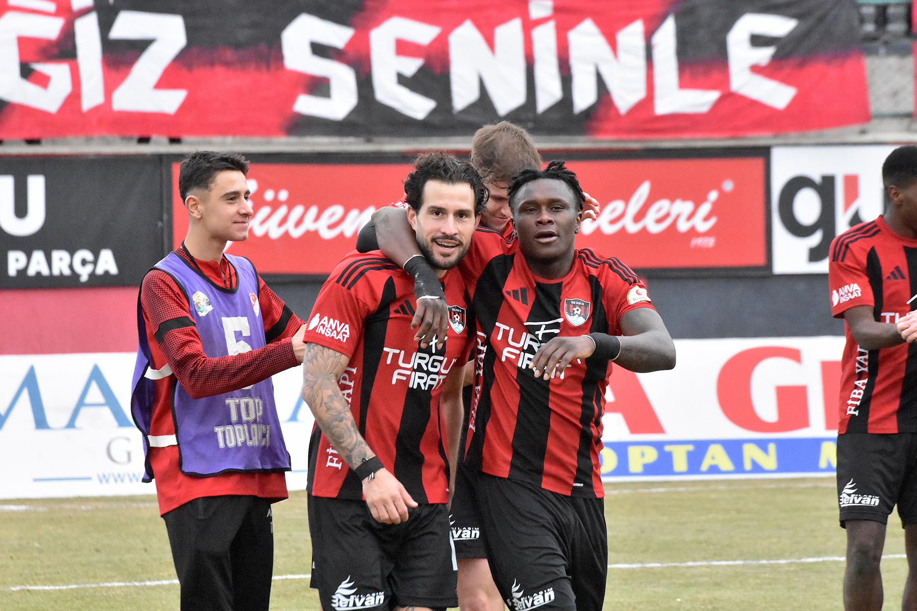 TRT Spor'da Şifresiz Drama: Vanspor ile Manisa FK'nın 'Derbisi'ne Hazır mısınız?