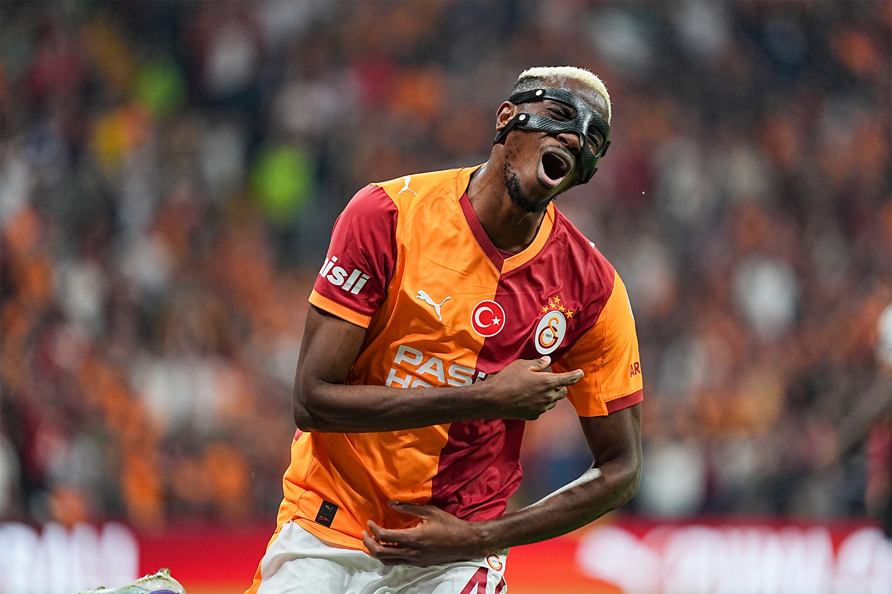 Osimhen'den Kırmızı Kartlı 'Elmacık Kemiği' Beyanı: Rakip Ağlasın, Hakem Kararı Bende Kalsın!