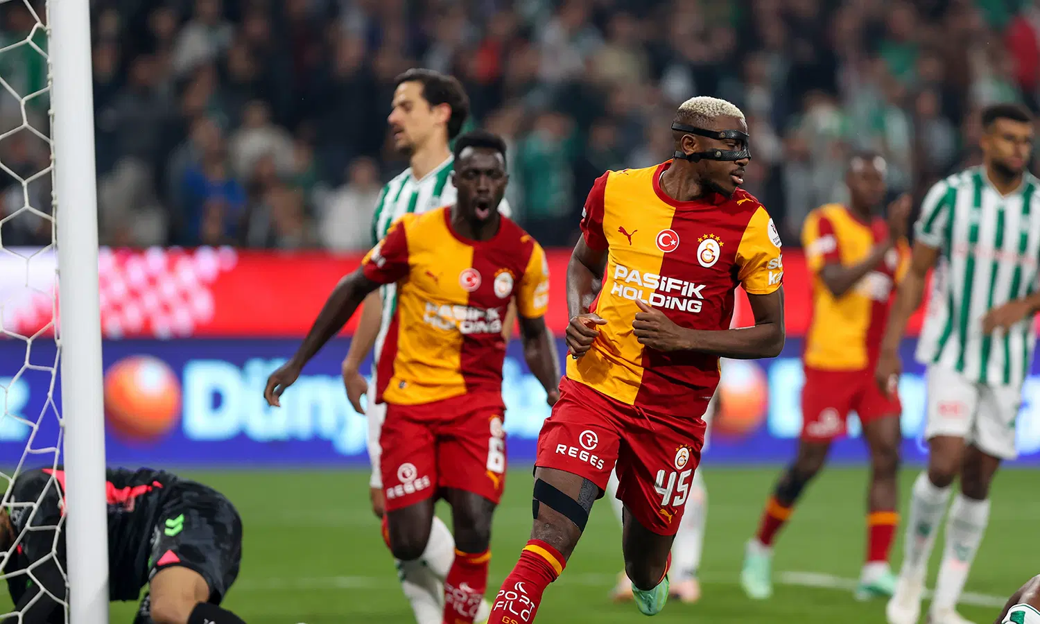 Galatasaray deplasmanda 3 puanı 4 golle aldı