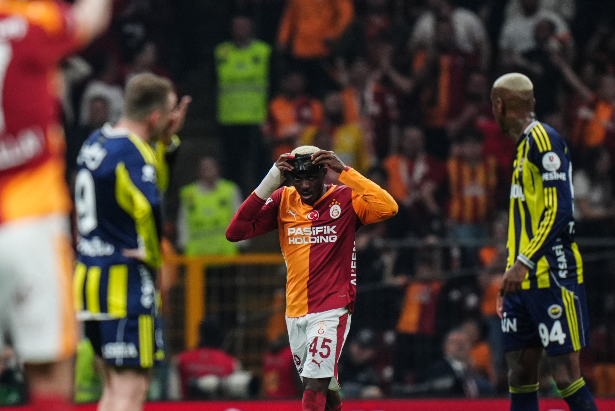 Galatasaray'dan derbi devam ederken flaş paylaşım geldi! İlk yarı biter bitmez Yasin Kol'a tepki